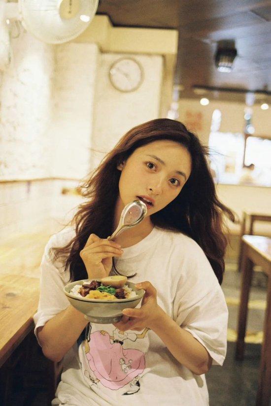 很羡慕，沈月的松弛感  第15张