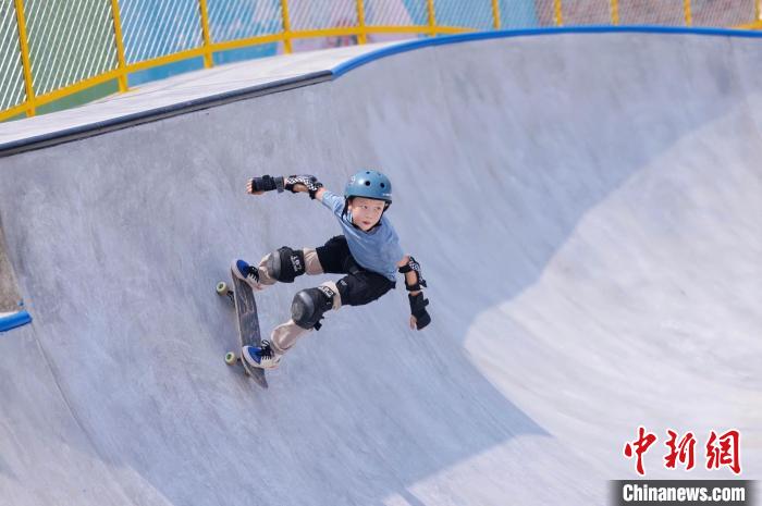 中国轮滑(滑板)公开赛宁波开赛 延续奥运滑板热 第2张 中国轮滑(滑板)公开赛宁波开赛 延续奥运滑板热 第2张