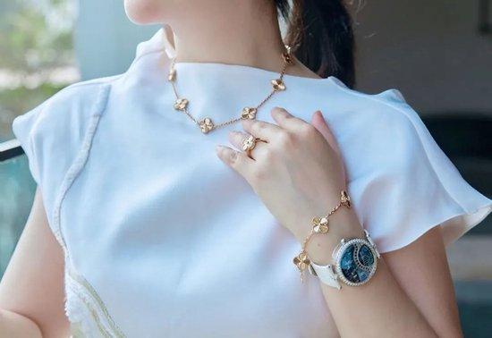 梵克雅宝全球涨价	，为什么大家通宵排队买？  第17张