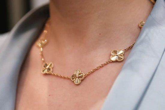 梵克雅宝全球涨价，为什么大家通宵排队买？  第16张