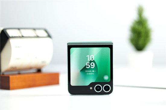 首款骁龙8 Gen3小折叠 三星Galaxy Z Flip6手机评测  第7张 首款骁龙8 Gen3小折叠 三星Galaxy Z Flip6手机评测  第7张