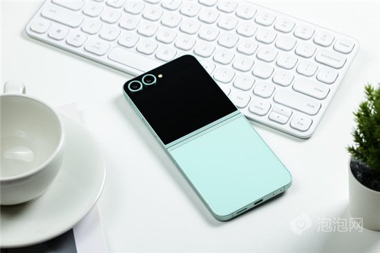 首款骁龙8 Gen3小折叠 三星Galaxy Z Flip6手机评测  第4张 首款骁龙8 Gen3小折叠 三星Galaxy Z Flip6手机评测  第4张