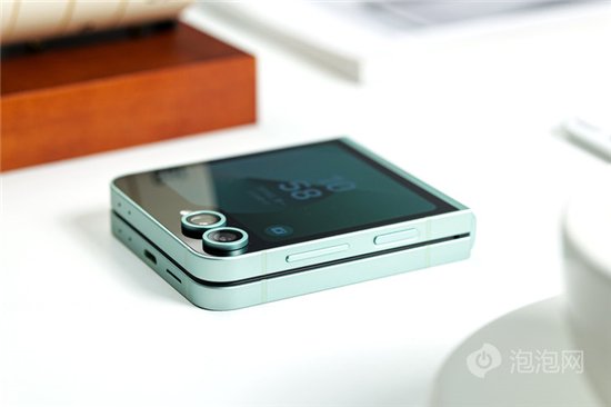 首款骁龙8 Gen3小折叠 三星Galaxy Z Flip6手机评测  第3张 首款骁龙8 Gen3小折叠 三星Galaxy Z Flip6手机评测  第3张