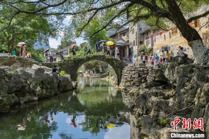 广西千年古镇“解锁”潮流玩法“圈粉	”年轻人  第2张