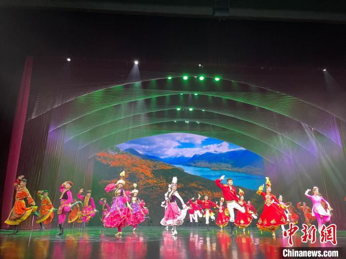 大型音舞诗画《掀起你的盖头来——新疆是个好地方》亮相石家庄  第2张