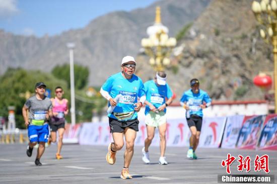 2024拉萨半程马拉松鸣枪开跑  第11张