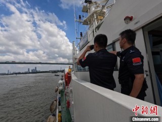 探索创新协作共管模式：边检等口岸单位举行联合巡航