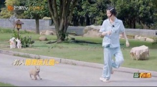 在真人秀里素颜出镜，她这么敢？