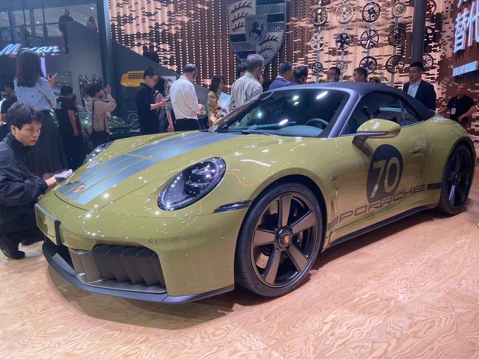 最贵的几款新车都在这里了｜2025上海车展  第5张