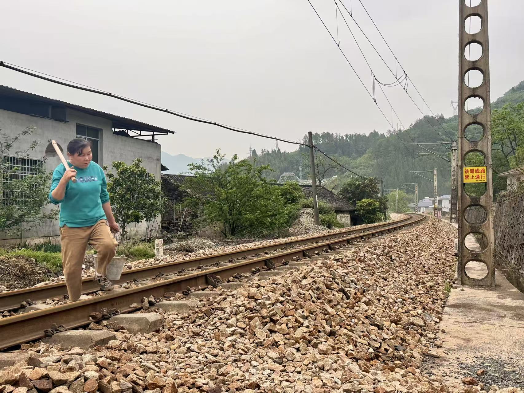 界面调查|铁路穿村而过:一个湘西村庄与17起火车撞人事故  第5张 界面调查|铁路穿村而过:一个湘西村庄与17起火车撞人事故  第5张