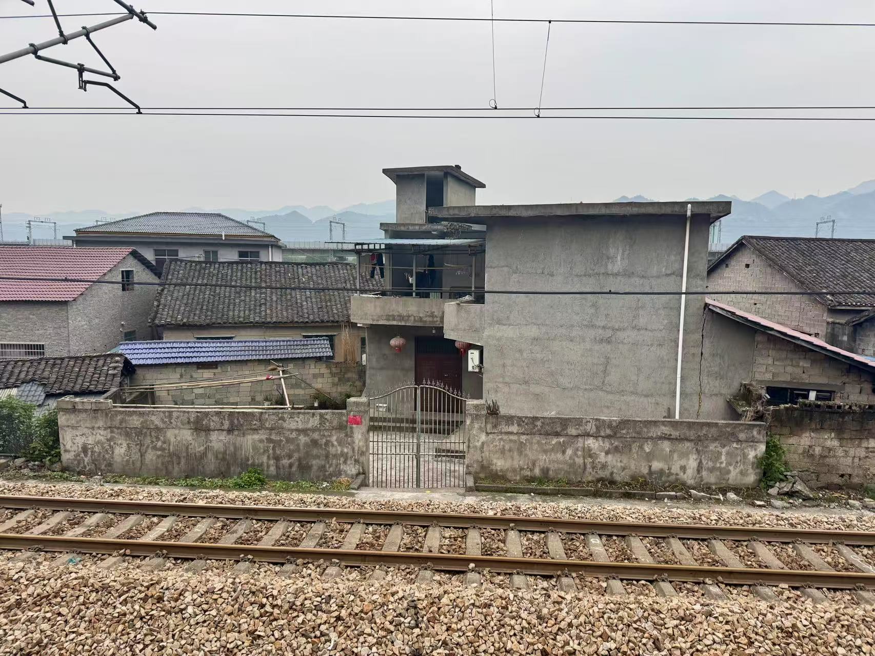 界面调查|铁路穿村而过:一个湘西村庄与17起火车撞人事故  第10张 界面调查|铁路穿村而过:一个湘西村庄与17起火车撞人事故  第10张