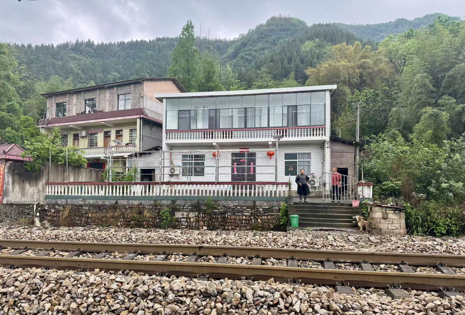 界面调查|铁路穿村而过:一个湘西村庄与17起火车撞人事故  第9张 界面调查|铁路穿村而过:一个湘西村庄与17起火车撞人事故  第9张