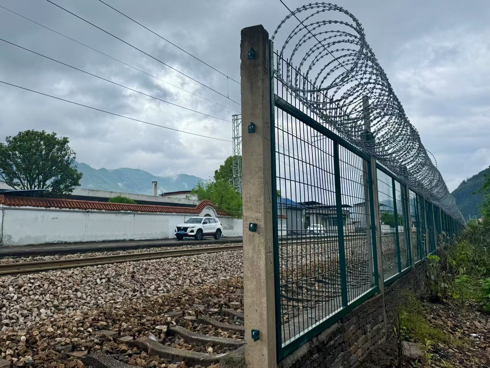 界面调查|铁路穿村而过:一个湘西村庄与17起火车撞人事故  第11张 界面调查|铁路穿村而过:一个湘西村庄与17起火车撞人事故  第11张