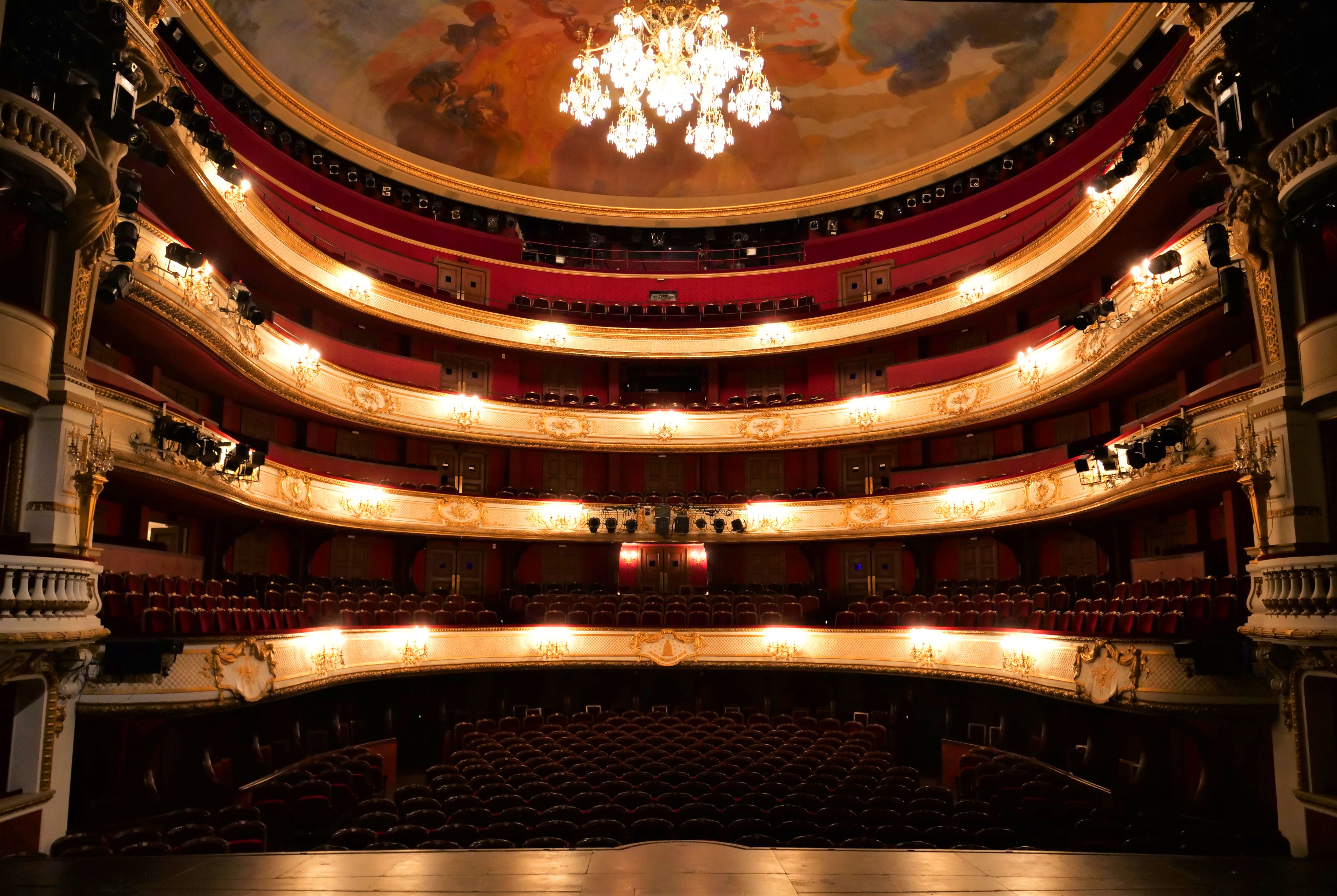 法国戏剧舞台上的奇珍异宝是怎么来的？  第2张