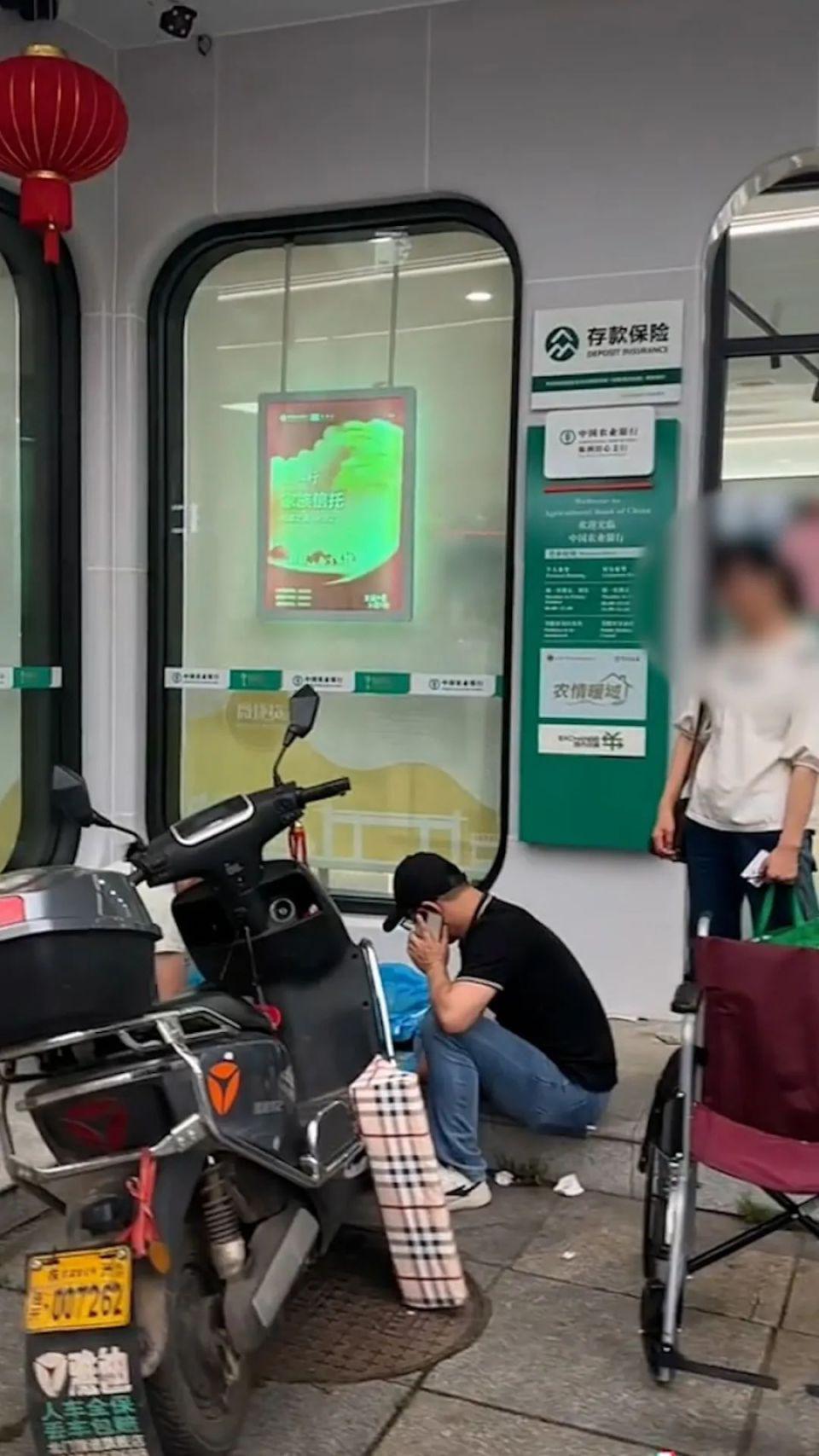 “双方和解，银行将支付10万元”重病老人银行取款身亡最新进展  第1张