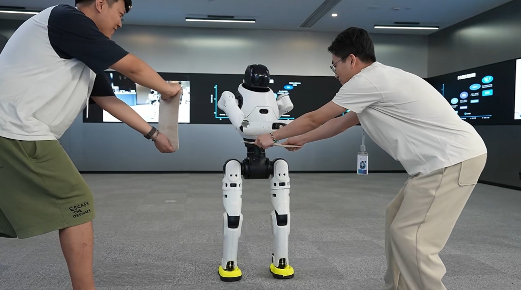 人形机器人灵犀X2掌握新技能：有了“内心戏”，还会拳脚功夫  第3张