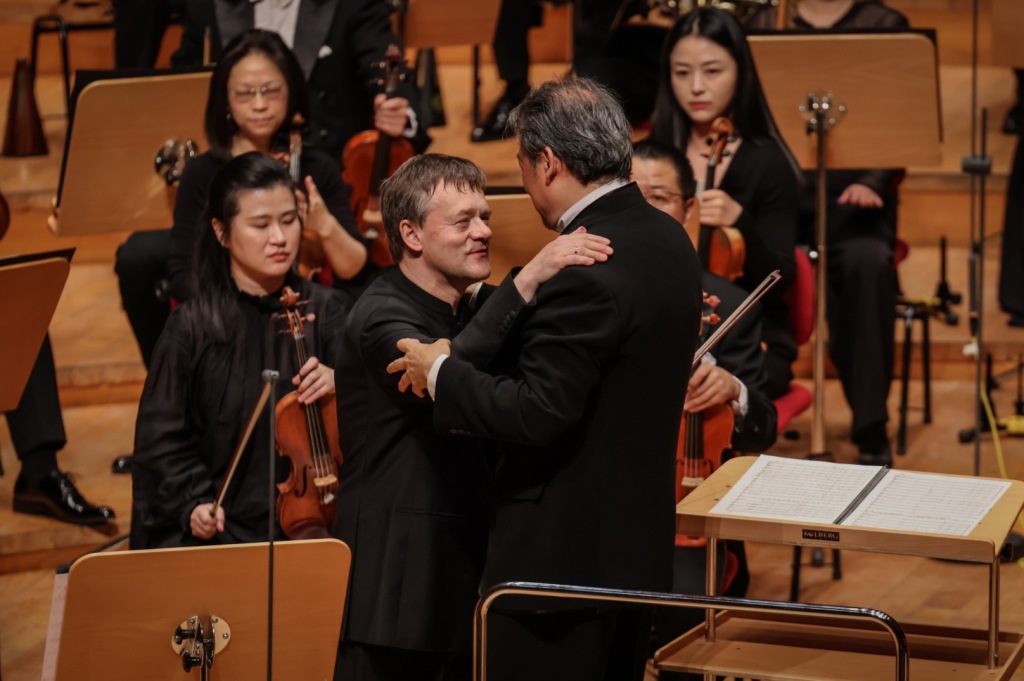 跨越三十年友情，61岁余隆和60岁齐默尔曼在上海再度合作  第1张