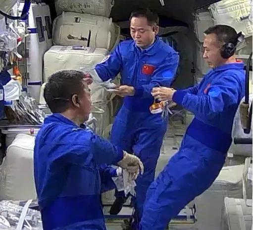 首次公布！中国空间站内发现微生物新物种  第2张