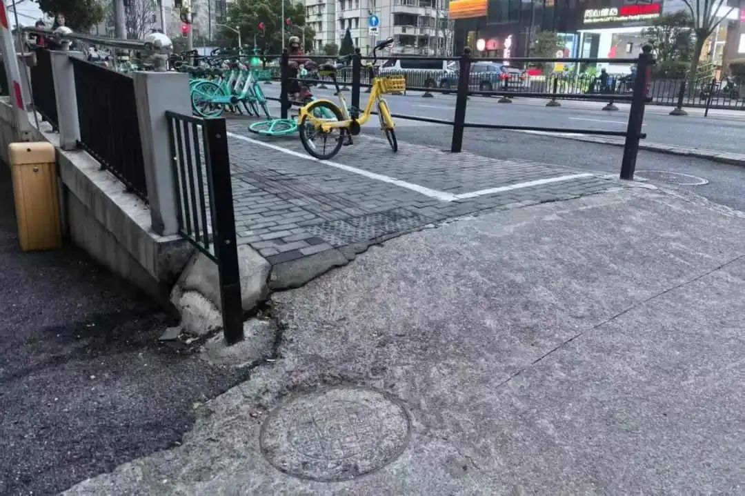 爬坡难下坡险，居民出行难题如何解？  第1张