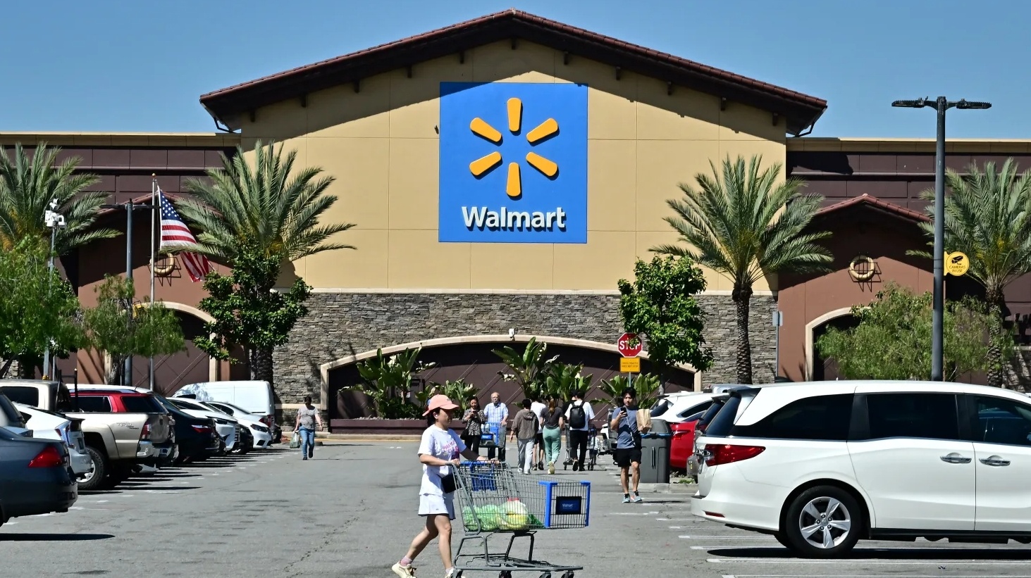 “马上涨价”再到“吞下关税	”，美政策让沃尔玛“输两次”  第1张